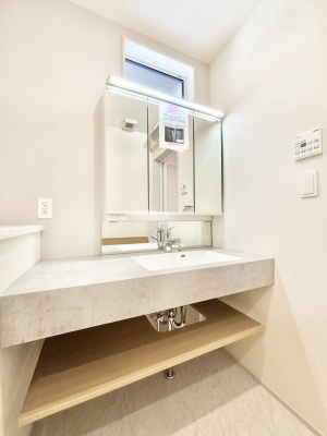 ���ʑ�E���ʏ��@�O�ʋ������������ʉ��ϑ�ł��B 