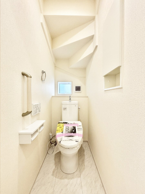 �g�C���@�g�C����1�K��2�K���ꂼ��ɔz�u����Ă��ĂƂĂ��֗��ł��B 