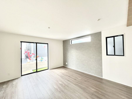 ���̑����ρ@�Ƒ��̏Ί炪���R�Ɛ��܂�Ă���A����ȕ��͋C�̃_�C�j���O�Ɏd�オ���Ă��܂��B