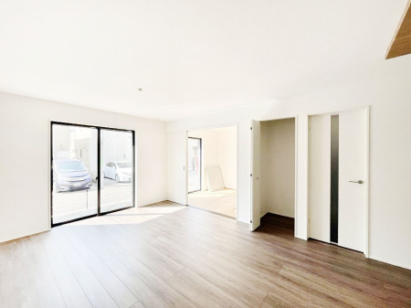 ���r���O�@���邢�z���������A�����̕��͋C�ɖ�������郊�r���O�_�C�j���O