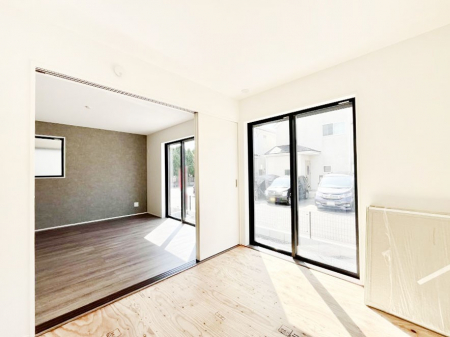 ���̑����ρ@���r���O�Ɨׂ荇���Ă���a�m���B�ق��ƈꑧ�ł���a�̋�Ԃ��Y�ꂸ�ɁB 