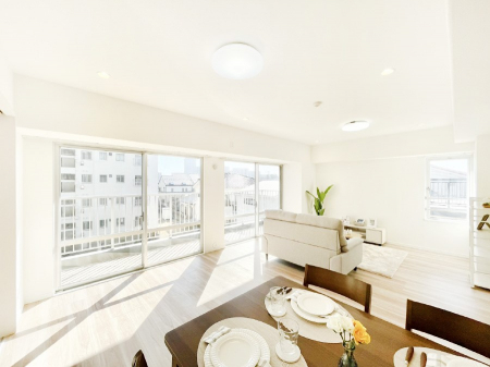 ���r���O�@�Ƒ��c���̎��Ԃ����������Ȃ��났�̃��r���O�_�C�j���O�B   