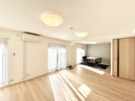 ���r���O�@�傫�ȑ����炽���Ղ�̗z���ƕ����������郊�r���O  