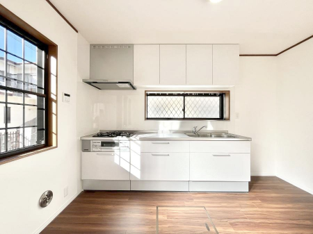 �L�b�`���@�u�₩�ȕ����ʂ蔲����L�b�`���B��������̂Ŗ��邭���C�ɂ��𗧂��܂��B