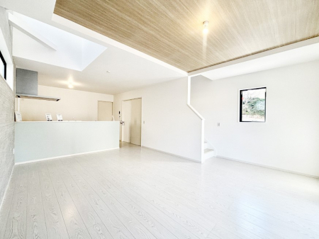 ���̑����ρ@�Ƒ��̏Ί炪���R�Ɛ��܂�Ă���A����ȕ��͋C�̃_�C�j���O�Ɏd�オ���Ă��܂��B