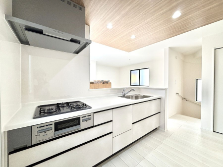 �L�b�`���@���������Ȃ���ł����Ƒ��Ƃ̉�b���y���߂�ΖʃL�b�`��