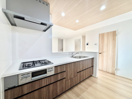 �L�b�`���@���������Ȃ���ł����Ƒ��Ƃ̉�b���y���߂�ΖʃL�b�`���@