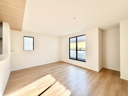 ���r���O�@���邢�z���������A�����̕��͋C�ɖ�������郊�r���O�E�_�C�j���O�B �@