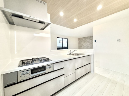 �L�b�`���@���������Ȃ���ł����Ƒ��Ƃ̉�b���y���߂�ΖʃL�b�`��