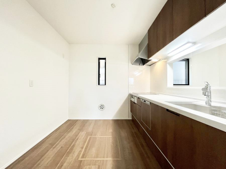 �L�b�`���@���r���O�ŗV�Ԃ��q�l�������Ȃ��炨�������ł���ΖʃL�b�`���B  