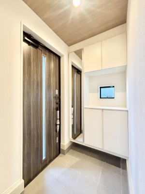 ���ց@�K���X�X���b�g�̓��������փh�A�������Ɍ���͂��Ă���܂�