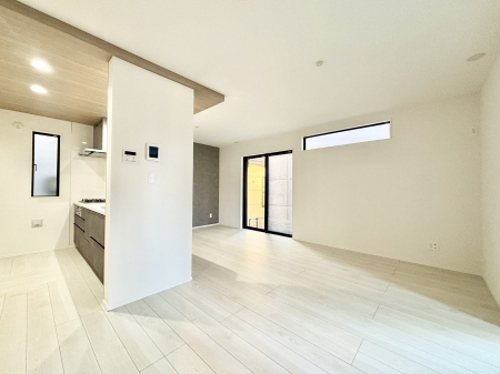 ���r���O�@���邢�z���������A�����̕��͋C�ɖ�������郊�r���O�E�_�C�j���O�B �@