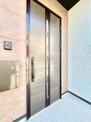 ���ց@��؂ȉƑ��A���q���o�}���錺�ցB 