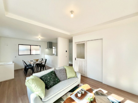 ���r���O�@���Ƒ��̓��₩�Șb�����ŕ�܂�閾�邢���r���O 