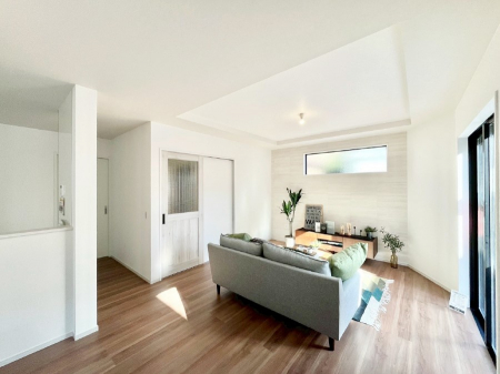 ���r���O�@���邢�z���������A�����̕��͋C�ɖ�������郊�r���O�E�_�C�j���O�B  