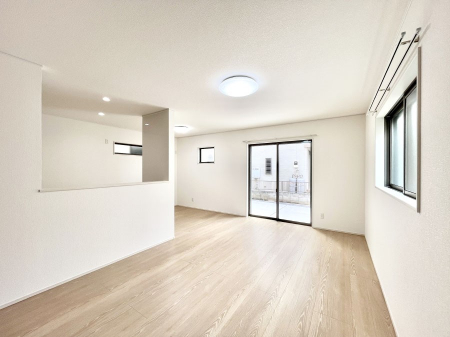 ���r���O�@���邢�z���������A�����̕��͋C�ɖ�������郊�r���O�E�_�C�j���O�B 