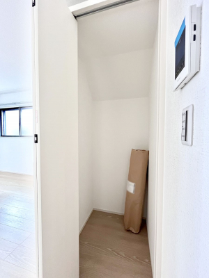 ���̑����ρ@���r���O���[�B�����Ɏ��[������ƕ����W�܂�LDK���X�b�L���Еt�������ł��ˁB  