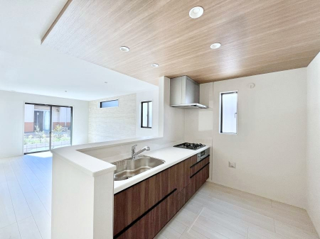 �L�b�`���@�J�E���^�[�z���ɂ��b�������Ȃ��疈���̂������������Ɗy����