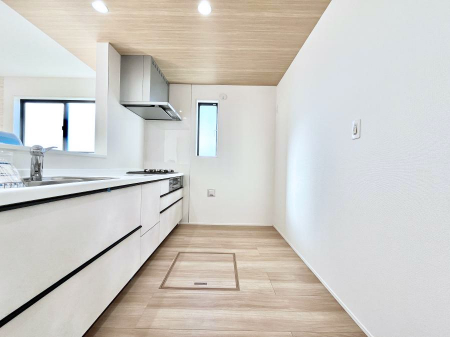 �L�b�`���@���������Ȃ���ł����Ƒ��Ƃ̉�b���y���߂�ΖʃL�b�`��