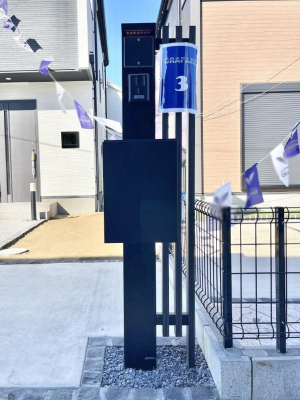 ���̑��@�\�D�E�C���^�[�z���E�|�X�g���ЂƂɏW��B�G���g�����X�ɂȂ��ރV���v���f�U�C���B