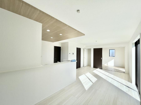 ���̑����ρ@�Ƒ��̏Ί炪���R�Ɛ��܂�Ă���A����ȕ��͋C�̃_�C�j���O�Ɏd�オ���Ă��܂��B