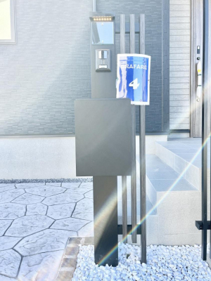 ���̑��@�\�D�E�C���^�[�z���E�|�X�g���ЂƂɏW��B�G���g�����X�ɂȂ��ރV���v���f�U�C���B