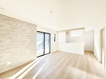 ���r���O�@���邢�z���������A�����̕��͋C�ɖ�������郊�r���O�E�_�C�j���O�B 