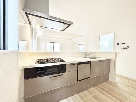 �L�b�`���@�J�E���^�[�z���ɂ��b�������Ȃ��疈���̂������������Ɗy����