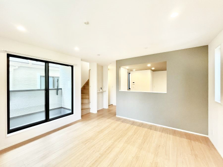 ���r���O�@���Ƒ��Ƃ̃R�~���j�P�[�V�������[�܂郊�r���O�C���K�i���̗p�B