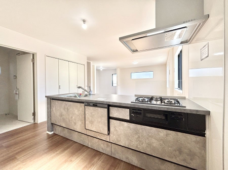 �L�b�`���@���������Ȃ���ł����Ƒ��Ƃ̉�b���y���߂�ΖʃL�b�`��