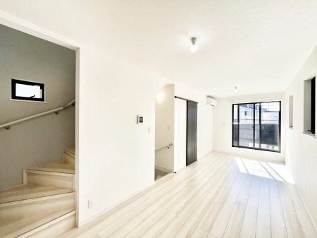 ���̑����ρ@�Ƒ��Ƃ̃R�~���j�P�[�V�������[�܂郊�r���O�C���K�i���̗p�����_�C�j���O