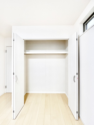 ���[�@��������ߗނ�ו��Ȃǂ̎��[�ɕ֗��ȃN���[�[�b�g�t���ł��B