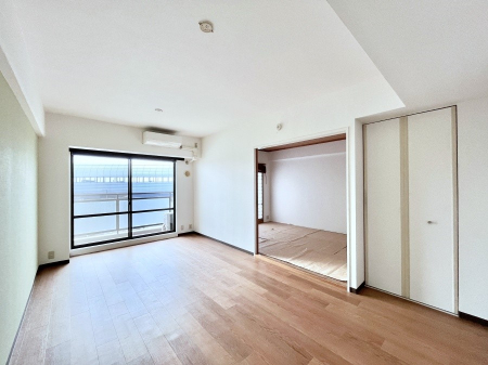 ���r���O�@�Ƒ��ꏏ�ɂ��H�����y���݂����Ȃ�L�X���r���O�_�C�j���O