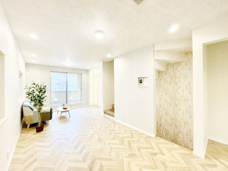 ���r���O�@�J��������2�K���r���O�͖��邢�z���ɕ�܂��S�n�̋�Ԃł��I