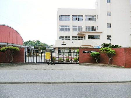 ���ӊ��@���w�Z 720m �D���s���ŎR�����w�Z