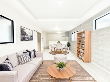 ���r���O�@�Ƒ��̘a�₩�ȉ�b���������Ă������B�J�����̂��郊�r���O�ł��B���Ƌ��CG�ł�  