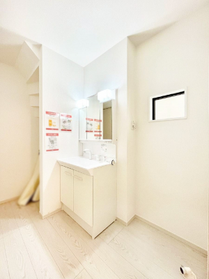 ���ʑ�E���ʏ��@��Ƃ�̐��ʃX�y�[�X�Œ��̐g�x�x���X���[�Y��