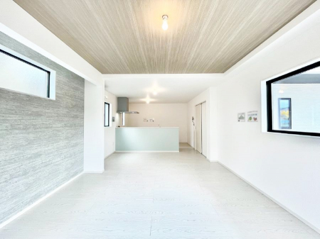 ���r���O�@���邢�z���������A�����̕��͋C�ɖ�������郊�r���O�E�_�C�j���O�B 