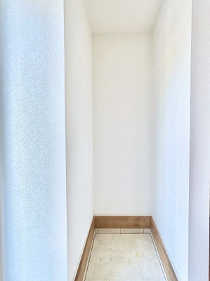 ���[�@�V���[�Y�C���N���[�N�t���I�J���x�r�[�J�[���u���܂��B   