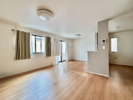 ���r���O�@���邢�z���������A�����̕��͋C�ɖ�������郊�r���O�E�_�C�j���O�B ��CG���H��