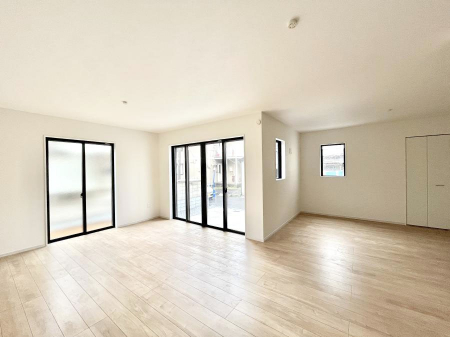 ���r���O�@���邢�z���������A�����̕��͋C�ɖ�������郊�r���O�E�_�C�j���O�B 