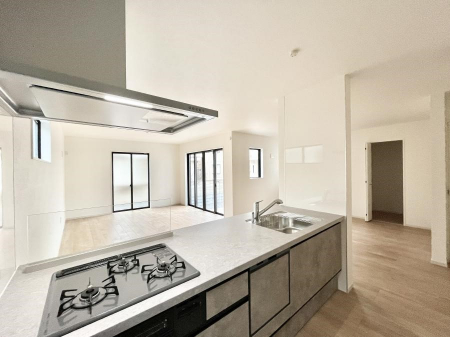 �L�b�`���@���������Ȃ���ł����Ƒ��Ƃ̉�b���y���߂�ΖʃL�b�`��