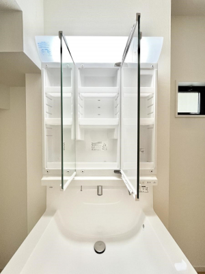 ���̑����ρ@�O�ʋ��̗��ɁA���ϕi��q���p�i�Ȃǂ����[�\�B���ʑ����������ƕۂ��܂��I