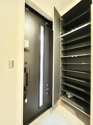 ���̑����ρ@�����Ղ���[�ł���V���[�Y�{�b�N�X�ŉƑ��S���̌C���A���ւ�������B  