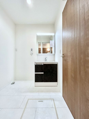 ���ʑ�E���ʏ��@��Ƃ�̐��ʃX�y�[�X�Œ��̐g�x�x���X���[�Y��