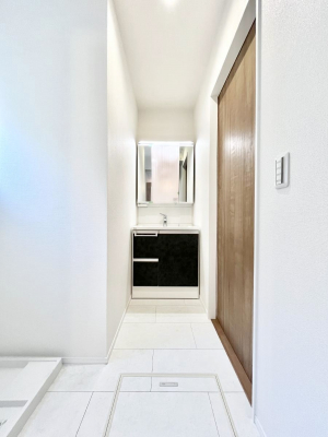 ���ʑ�E���ʏ��@�O�ʋ��̗��ɁA���ϕi��q���p�i�Ȃǂ����[�\�B���ʑ����������ƕۂ��܂��I  