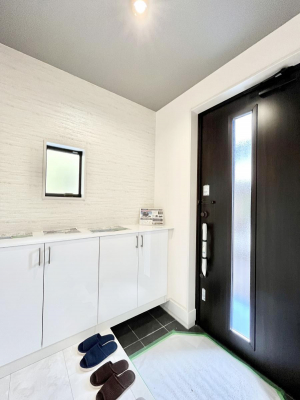 ���ց@�K���X�X���b�g�̓��������փh�A�������Ɍ���͂��Ă���܂��@