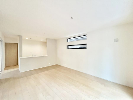 ���r���O�@���邢�z���������A�����̕��͋C�ɖ�������郊�r���O�E�_�C�j���O�B �@