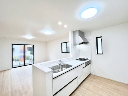 �L�b�`���@���r���O�ŗV�Ԃ��q�l�������Ȃ��炨�������ł���ΖʃL�b�`���B  