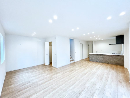 ���r���O�@���K�ȏ��g�[�t���̍L�X���r���O�B�Ƒ������R�ƏW�܂�e���̃X�y�[�X�ɂȂ肻��